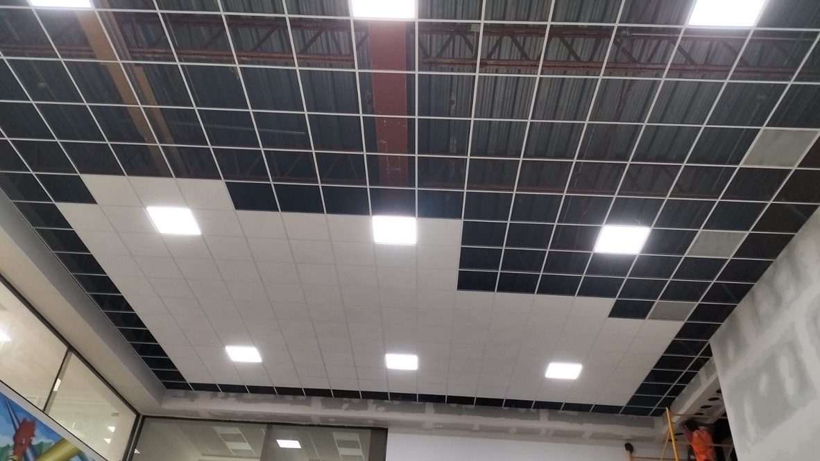 Instalación de Luminarias en cielo falso