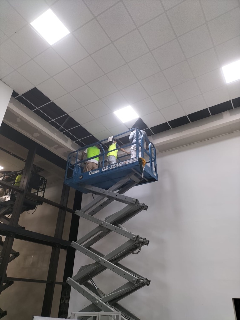 Instalación de Luminarias en cielo falso
