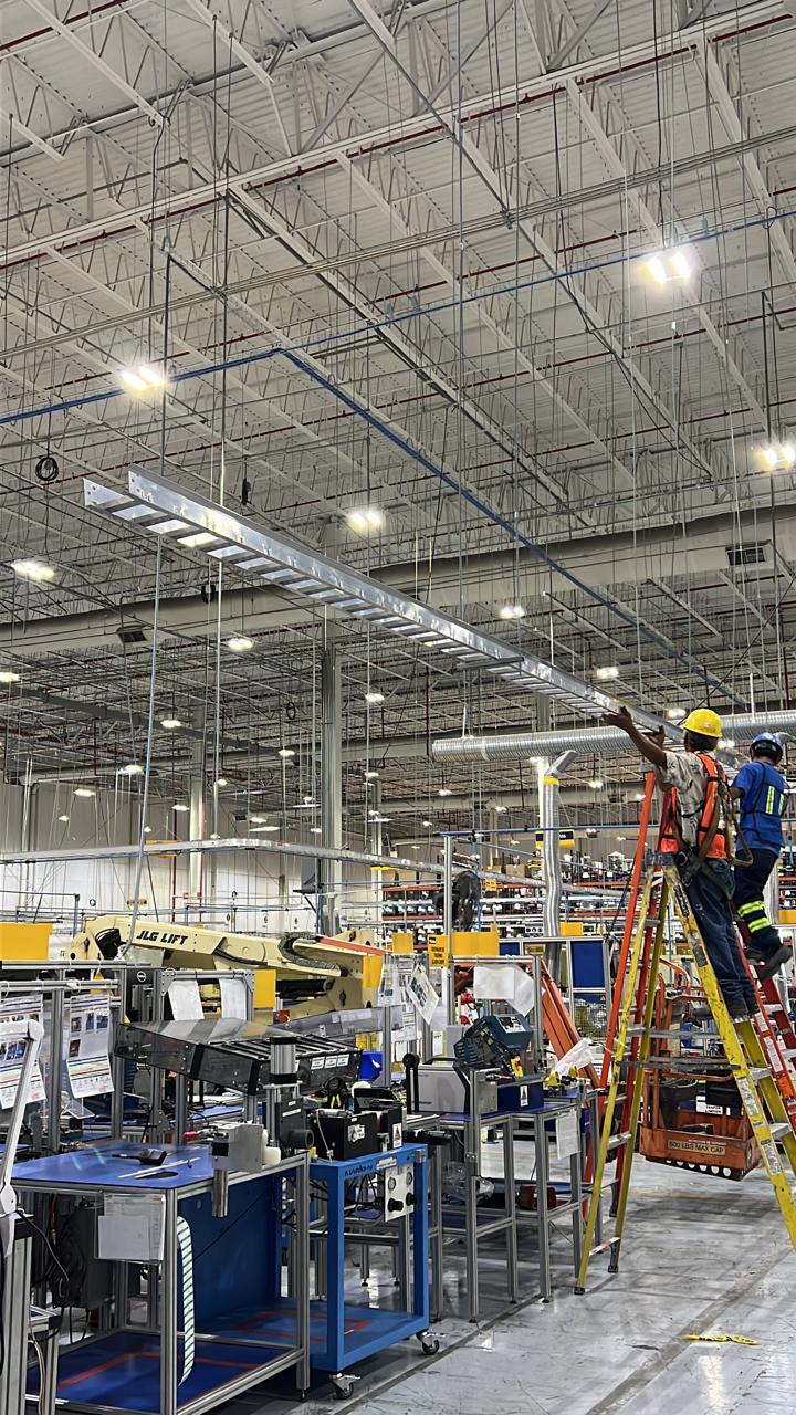 Revisión e Instalación de Luminarias para áreas de trabajo industrial