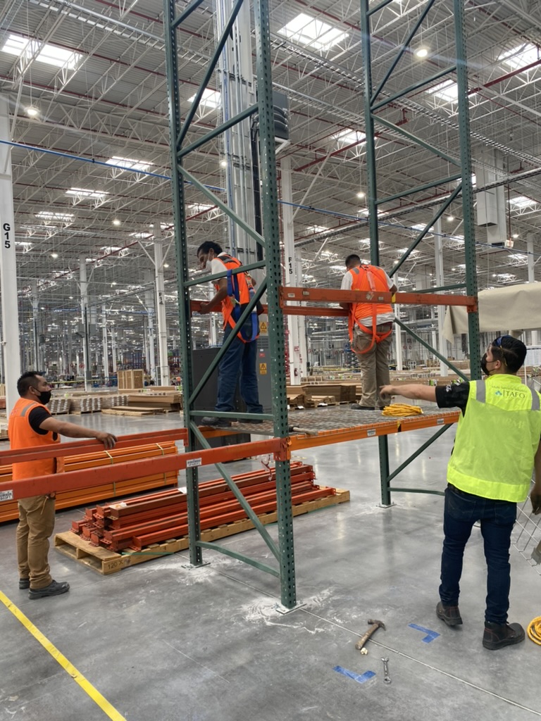 Montaje de estructuras para racks